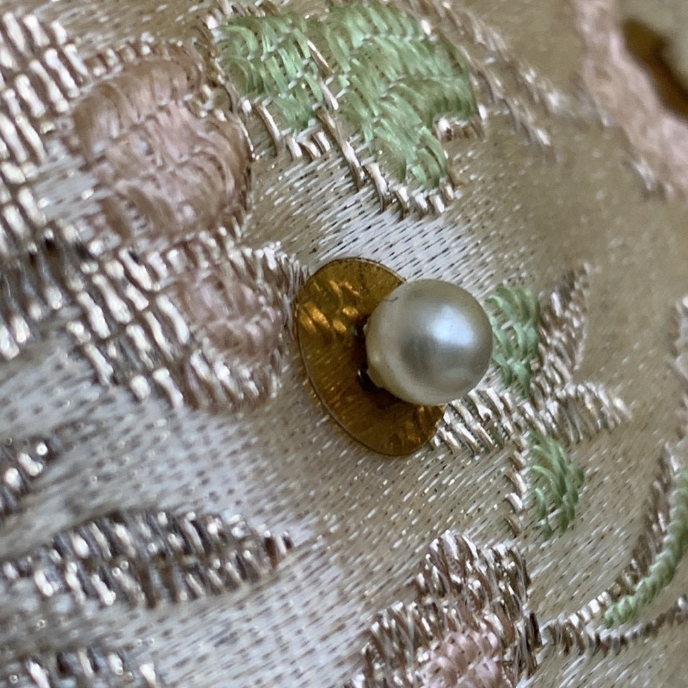 Vintage Ivory Embroidered Beaded Small Kiss Lock Chain Strap Mini Evening Bag - Picture 5 of 17